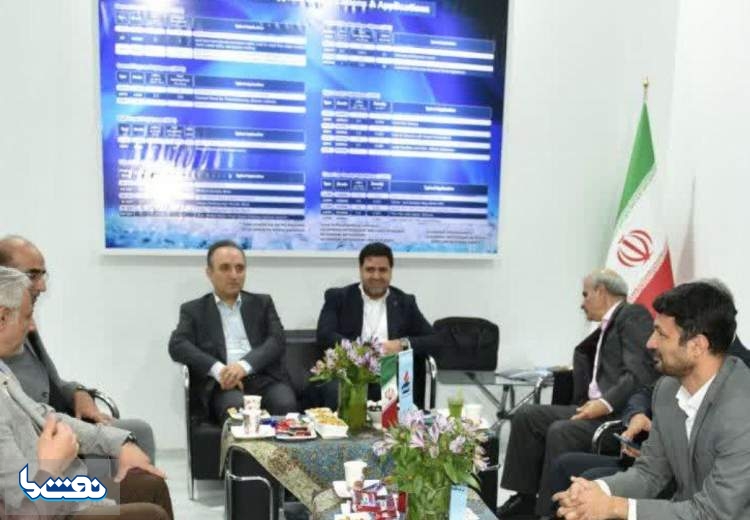 بازدید مدیرعامل گروه گسترش نفت و گاز پارسیان از غرفه پتروشیمی تبریز