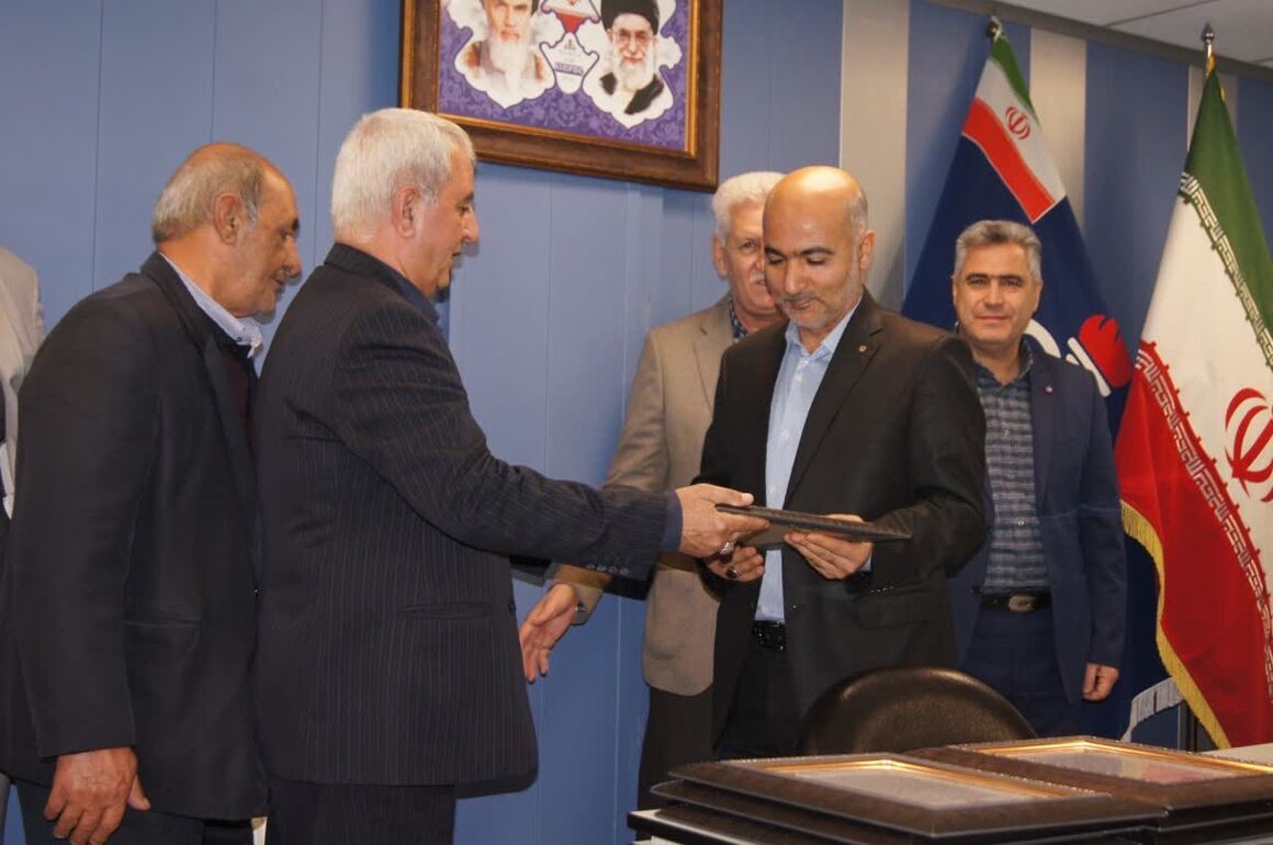 قدردانی انجمن صنفی جایگاهداران منطقه ارومیه از مدیریت بحران شرکت ملی پخش فرآوردههای نفتی 7 قدردانی انجمن صنفی جایگاهداران منطقه ارومیه از مدیریت بحران شرکت ملی پخش فرآوردههای نفتی